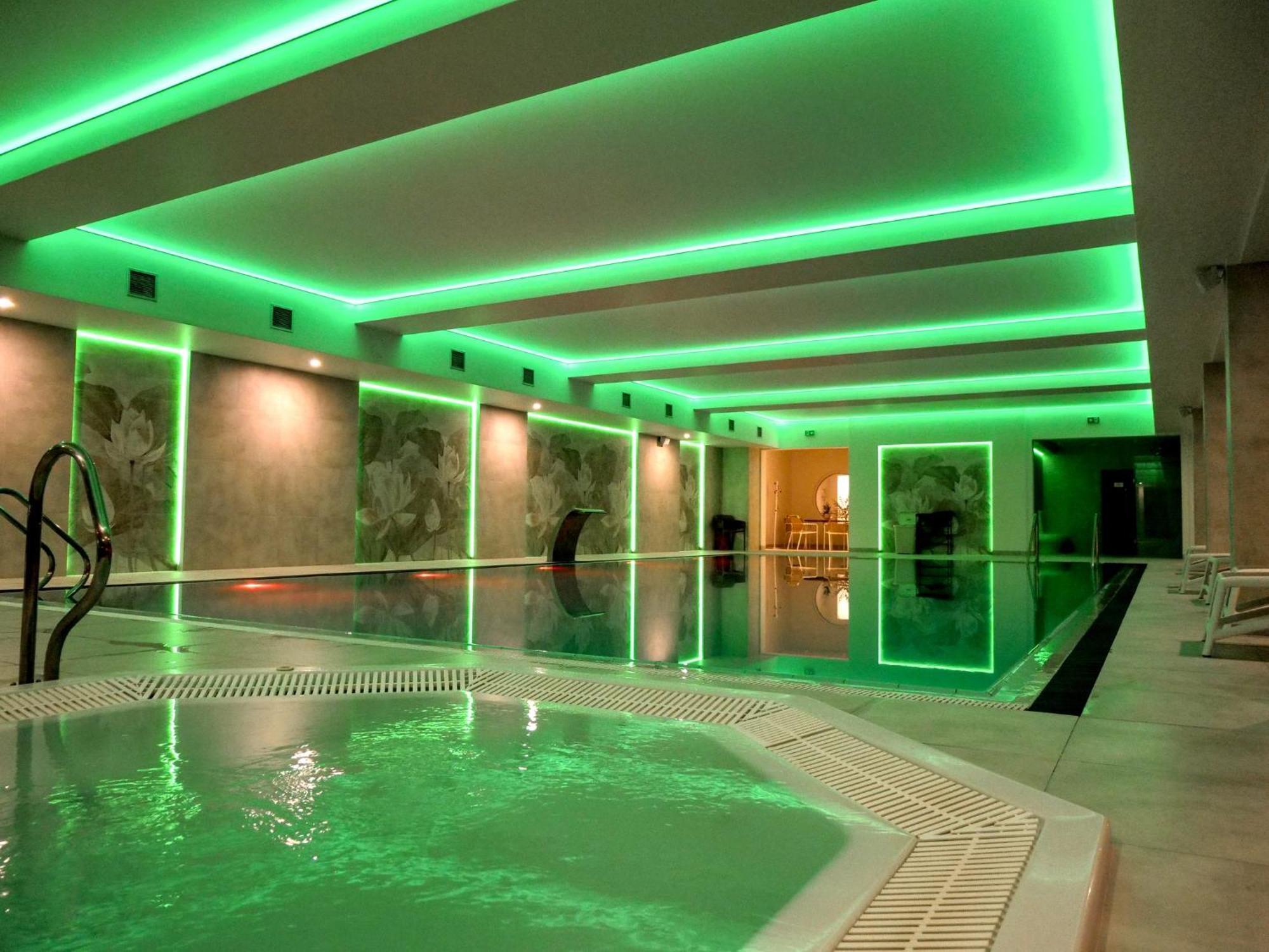 Krol Plaza Spa & Wellness Jaroslawiec Bagian luar foto