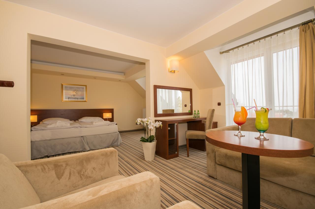 Krol Plaza Spa & Wellness Jaroslawiec Bagian luar foto