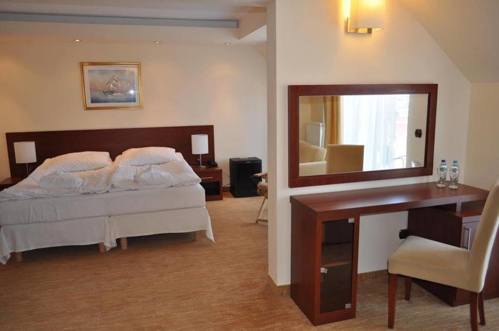 Krol Plaza Spa & Wellness Jaroslawiec Bagian luar foto